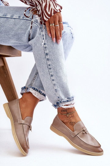 Klassisches Damenmokassinmodell in der grauen Farbe Cortez 2