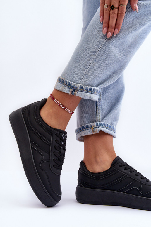 Sportschuhe mit Plateau in der Farbe Schwarz von Pudina