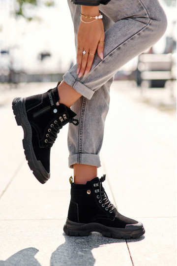 Gewärmte Damenstiefel aus Wildleder in der Farbe Schwarz von Jailina 2