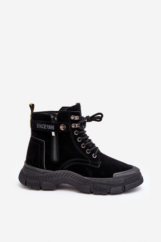 Gewärmte Damenstiefel aus Wildleder in der Farbe Schwarz von Jailina Gewärmte Damenstiefel aus Wildleder in der Farbe Schwarz von Jailina