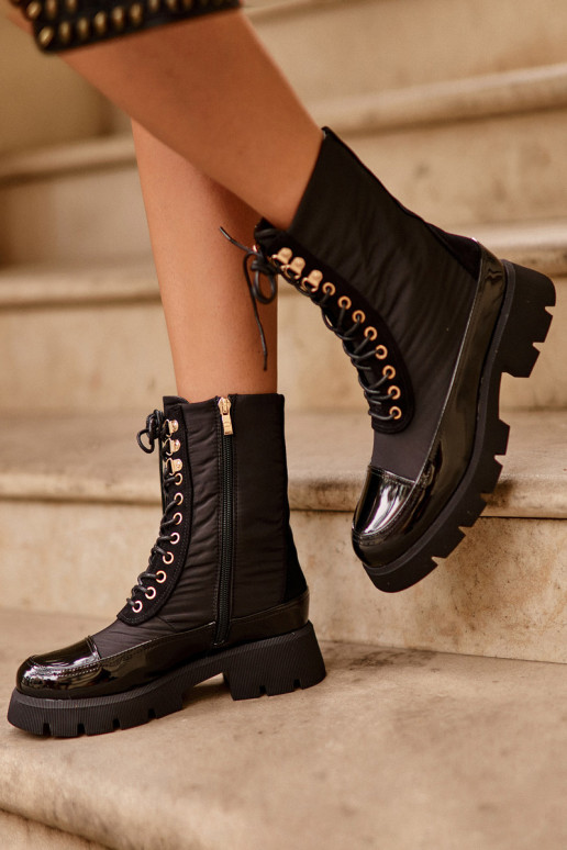 Beheizte Stiefel mit breiten Absätzen in der schwarzen Farbe Saranema Beheizte Stiefel mit breiten Absätzen in der schwarzen Farbe Saranema