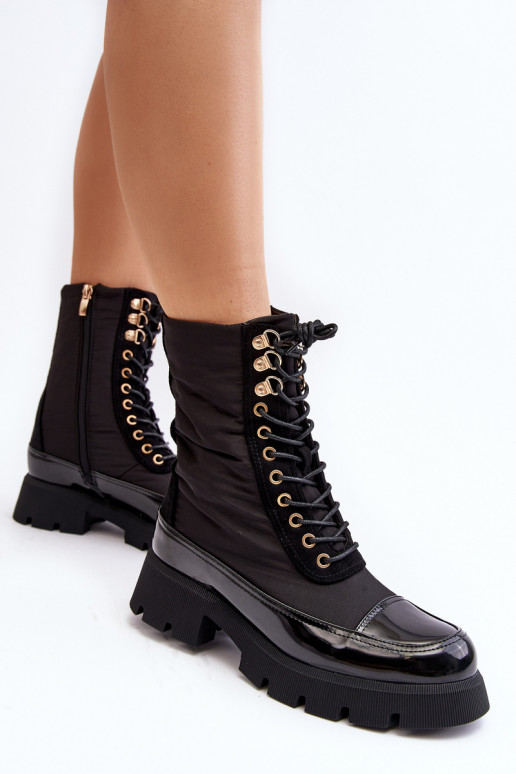 Beheizte Stiefel mit breiten Absätzen in der schwarzen Farbe Saranema Beheizte Stiefel mit breiten Absätzen in der schwarzen Farbe Saranema