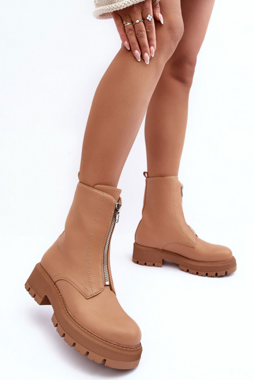 Stiefel mit breiten Absätzen und Reißverschlüssen in der Farbe Braun von Vimal Stiefel mit breiten Absätzen und Reißverschlüssen in der Farbe Braun von Vimal