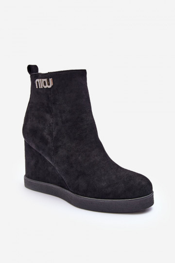 Warme Wildlederstiefel mit Ornamenten in der Farbe Schwarz Vere