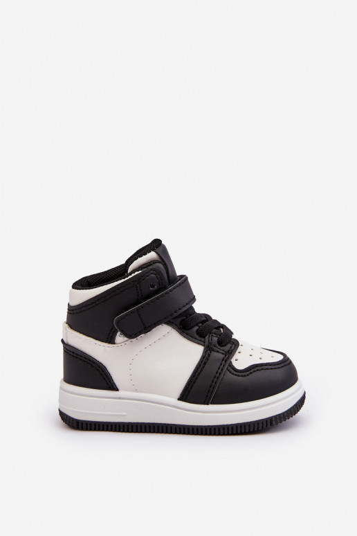 Kindersportschuhe Weiß-schwarze Farbe Teredite