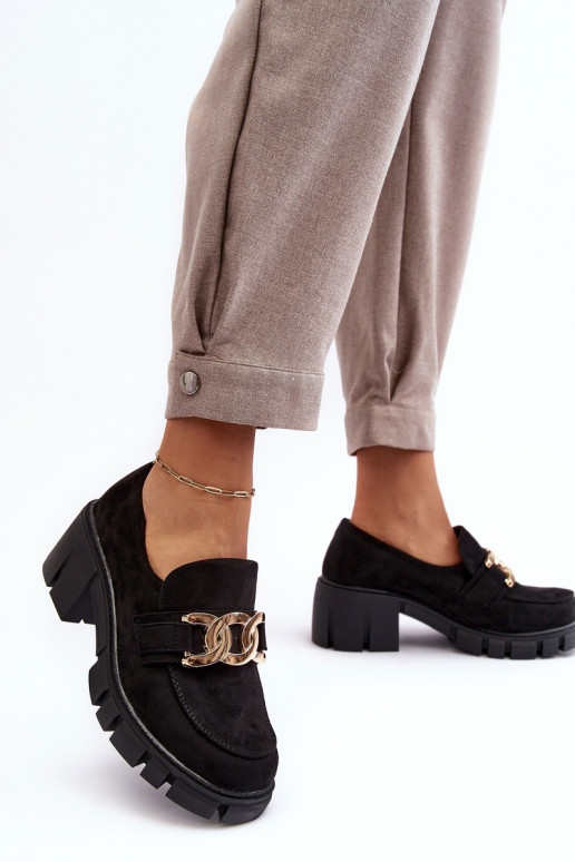 Wildlederschuhe mit Ornamenten aus schwarzem Rullenes