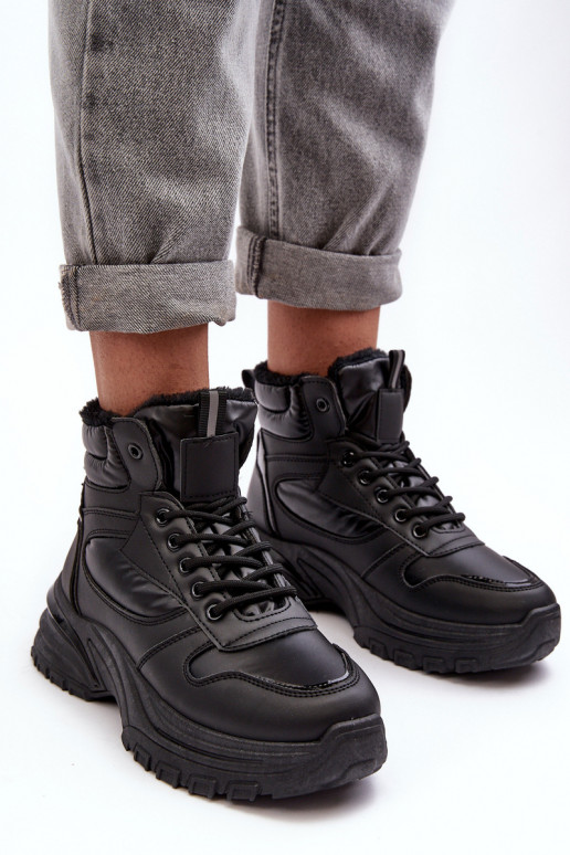 Gewärmte Sportschuhe mit Schnürsenkeln in der Farbe Schwarz von Dejana Gewärmte Sportschuhe mit Schnürsenkeln in der Farbe Schwarz von Dejana