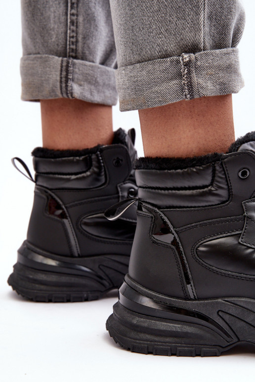 Gewärmte Sportschuhe mit Schnürsenkeln in der Farbe Schwarz von Dejana Gewärmte Sportschuhe mit Schnürsenkeln in der Farbe Schwarz von Dejana