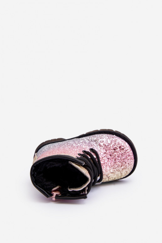 Kinderstiefel mit Glanz. Gewärmt mit Reißverschlüssen in verschiedenen Farben Saussa