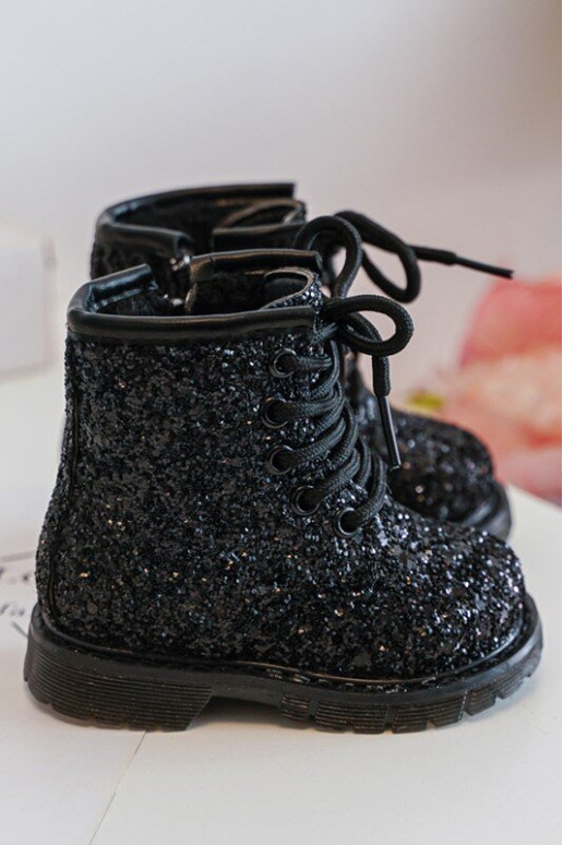 Kinderstiefel mit Glanz, wärmend mit Reißverschlüssen, schwarze Farbe Saussa