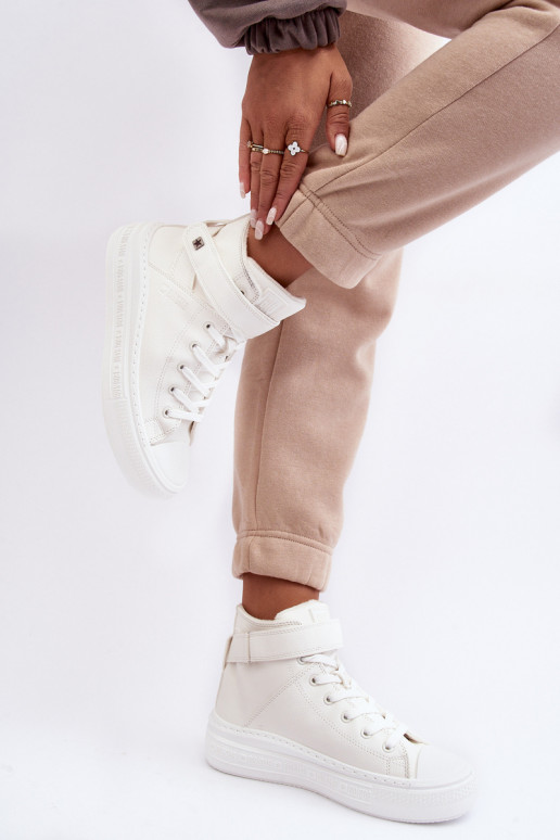 Freizeitschuhe erwärmt mit Plateau Big Star weiß Farbe MM274006