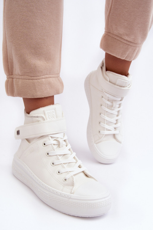 Freizeitschuhe erwärmt mit Plateau Big Star weiß Farbe MM274006