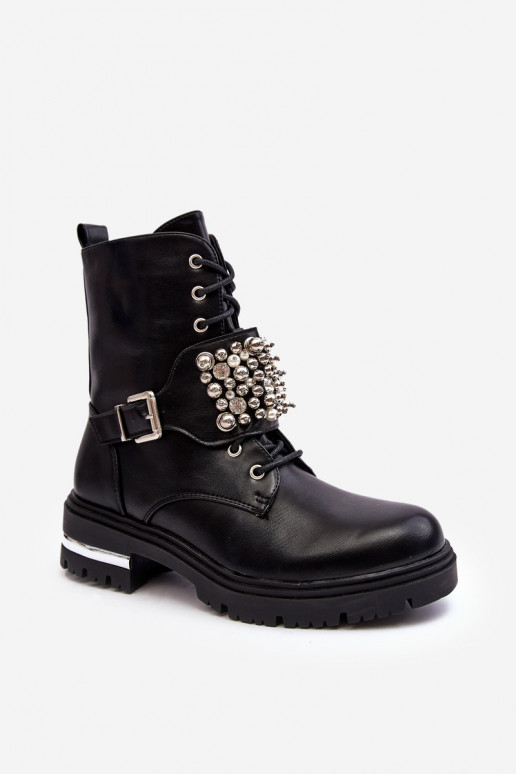 Beheizte Stiefel. Verziert in schwarzer Farbe. Lennen Beheizte Stiefel. Verziert in schwarzer Farbe. Lennen