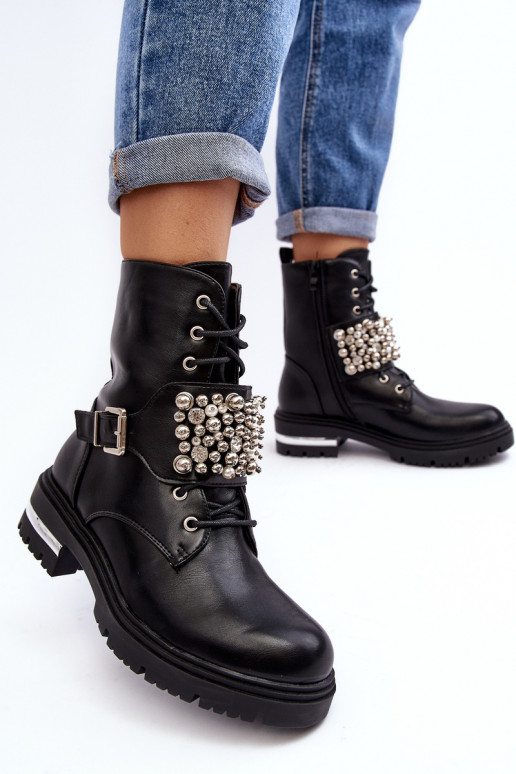 Beheizte Stiefel. Verziert in schwarzer Farbe. Lennen Beheizte Stiefel. Verziert in schwarzer Farbe. Lennen
