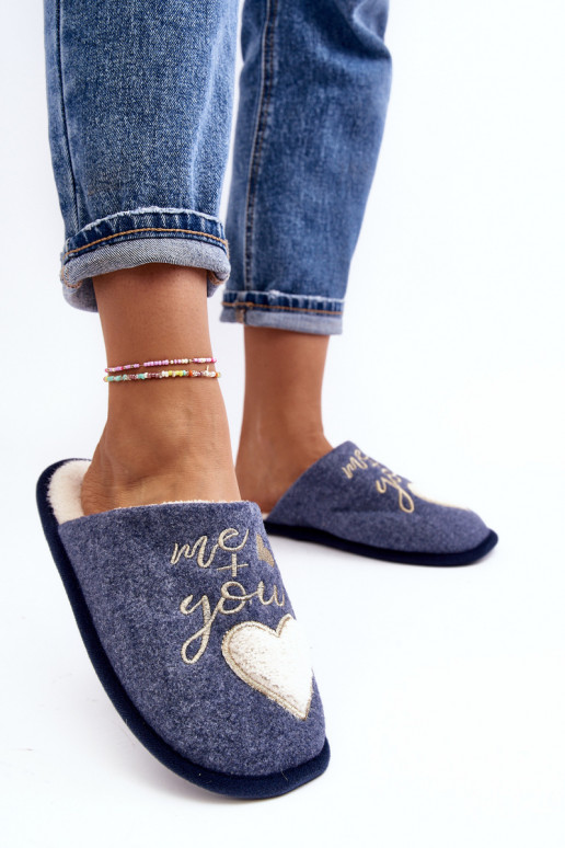 Mabira, ein klassisches Modell, wird durch ein kräftiges Modell in blauer Farbe aufgewärmt
