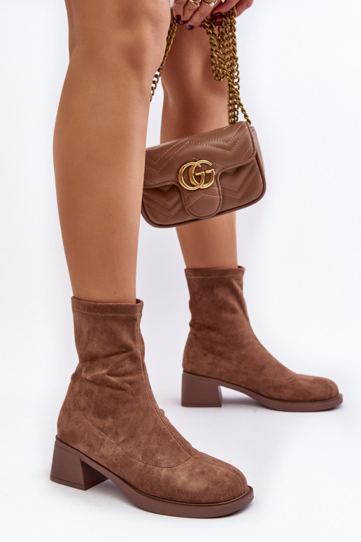 Damenstiefel mit niedrigem Absatz in der braunen Farbe Aphroteia Damenstiefel mit niedrigem Absatz in der braunen Farbe Aphroteia