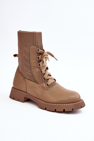 Stiefel mit Sockensohle und Schnürsenkeln aus braunem Gentiana