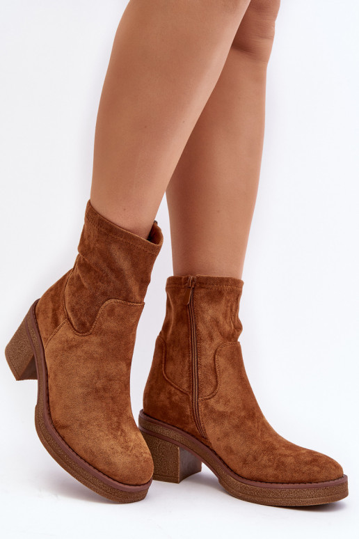 Stiefel mit hohen Absätzen in brauner Farbe Argastis