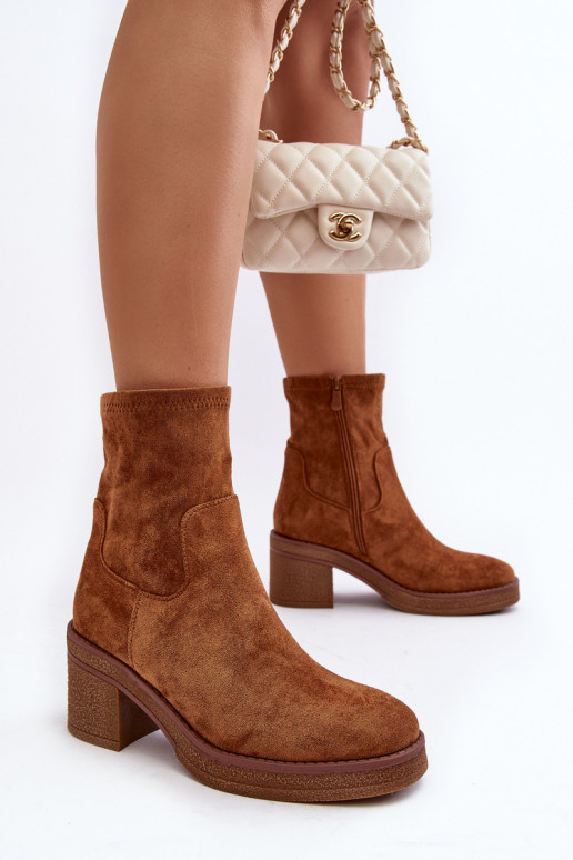 Stiefel mit hohen Absätzen in brauner Farbe Argastis