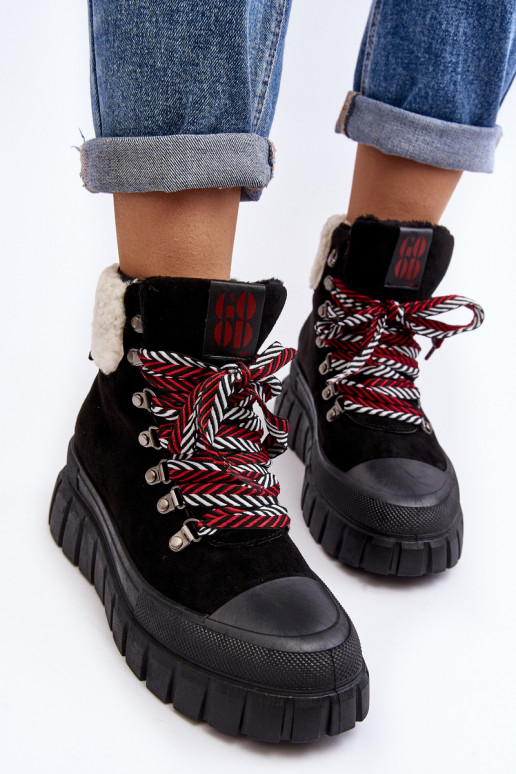 Gewärmte Stiefel mit massiver Sohle in der schwarzen Farbe Ralotta Gewärmte Stiefel mit massiver Sohle in der schwarzen Farbe Ralotta