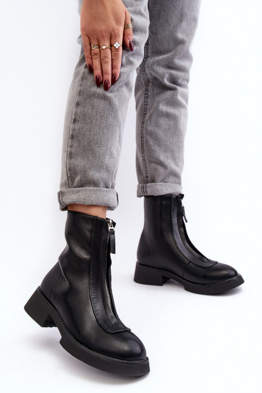 Stiefel mit breiten Absätzen und Reißverschlüssen in der Farbe Schwarz von Elkasa