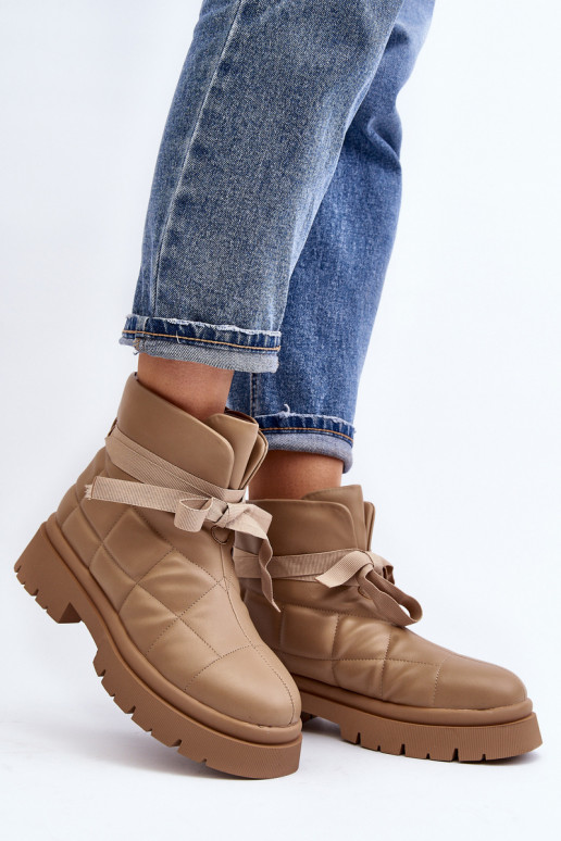 Stiefel mit Steppmuster in der Farbe Khaki von Bizzanti Stiefel mit Steppmuster in der Farbe Khaki von Bizzanti