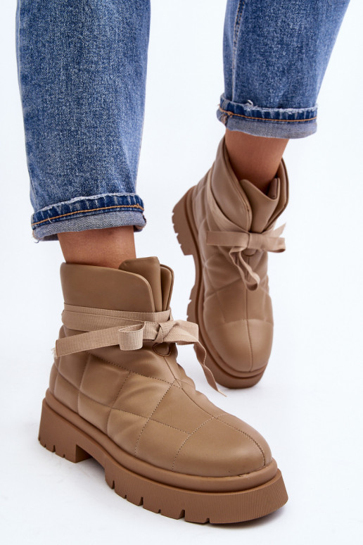 Stiefel mit Steppmuster in der Farbe Khaki von Bizzanti Stiefel mit Steppmuster in der Farbe Khaki von Bizzanti