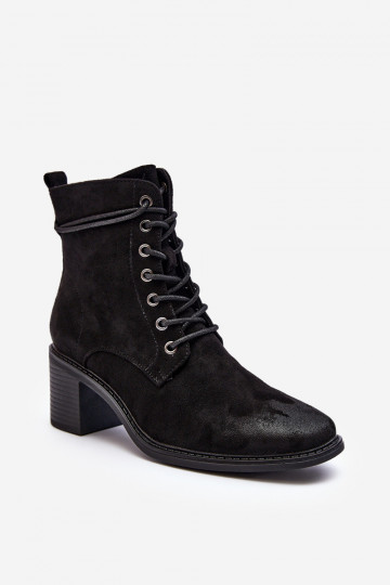 Stiefel mit niedrigem Absatz und Schnürsenkeln in der Farbe Schwarz von Serellia