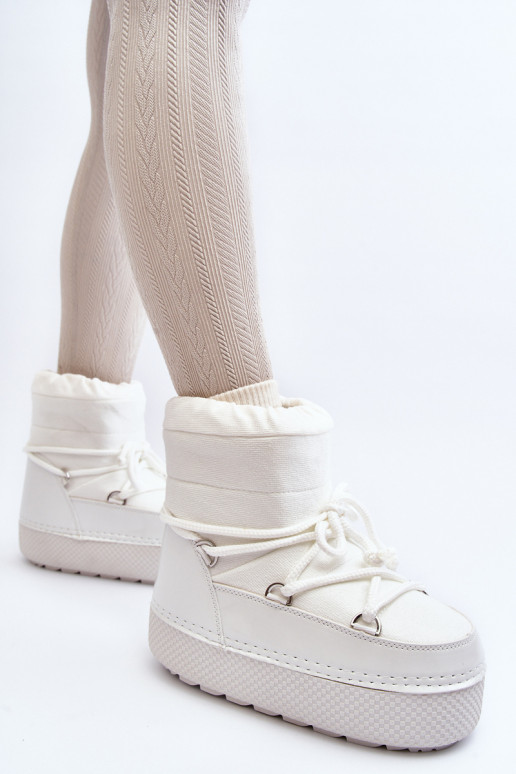 Schneestiefel mit stylischen Details in Weiß von Toolsa Schneestiefel mit stylischen Details in Weiß von Toolsa