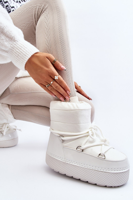 Schneestiefel mit stylischen Details in Weiß von Toolsa Schneestiefel mit stylischen Details in Weiß von Toolsa