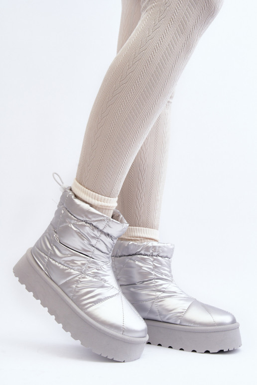 Schneestiefel mit Plateau in silberner Farbe Fionia Schneestiefel mit Plateau in silberner Farbe Fionia