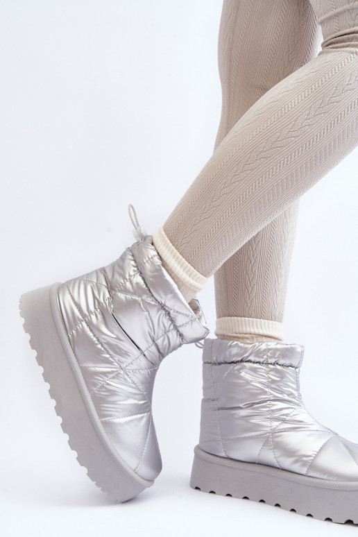 Schneestiefel mit Plateau in silberner Farbe Fionia Schneestiefel mit Plateau in silberner Farbe Fionia