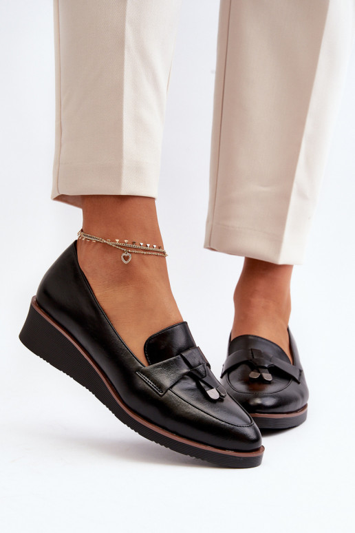 Schuhe mit Ornamenten in der schwarzen Farbe Miliret Schuhe mit Ornamenten in der schwarzen Farbe Miliret