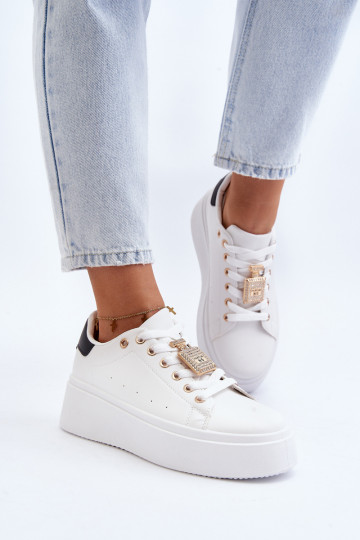 Sneakers-Modellschuhe mit Ornamenten in der weißen Farbe Celedria
