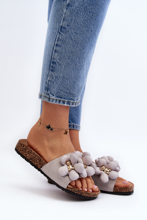 Damenhausschuhe mit schönen Details in der grauen Farbe Bunlia