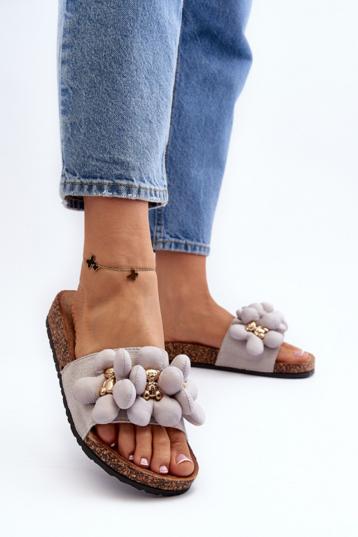 Damenhausschuhe mit schönen Details in der grauen Farbe Bunlia