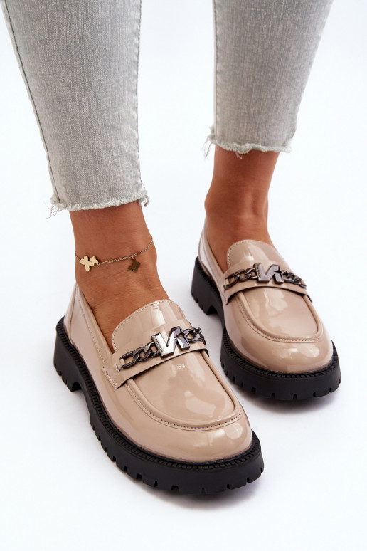 Mokassins mit Lackeffekt und breiten Absätzen in Beige von Ezoma Mokassins mit Lackeffekt und breiten Absätzen in Beige von Ezoma