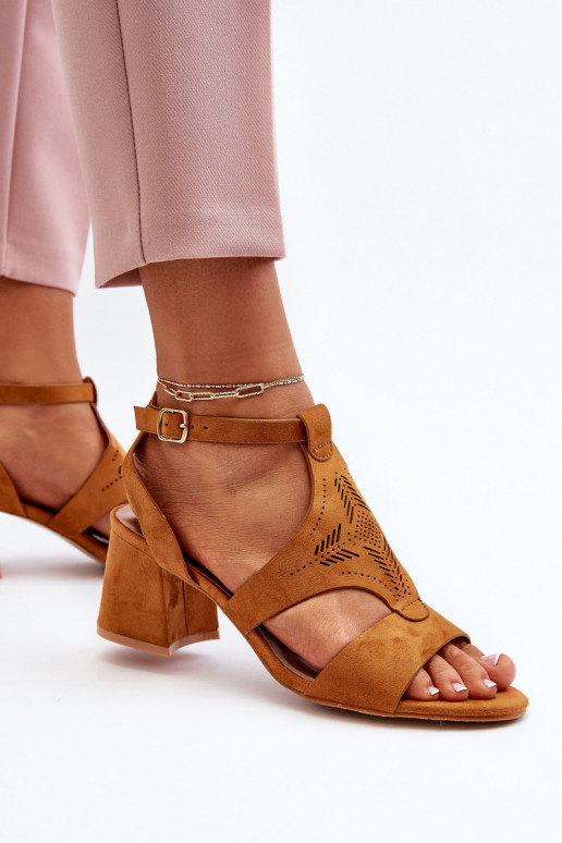 Sandalen mit niedrigem Absatz in der braunen Farbe Eleriva