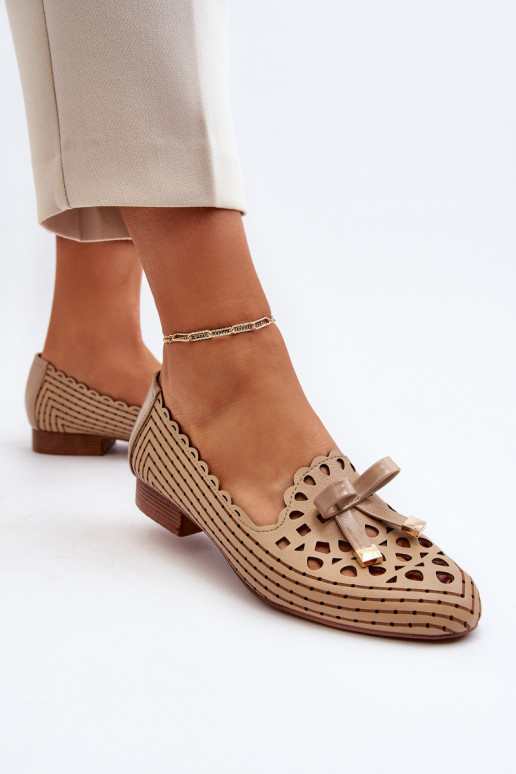 Durchbrochene Ballerinas mit Bändern beige Instabil