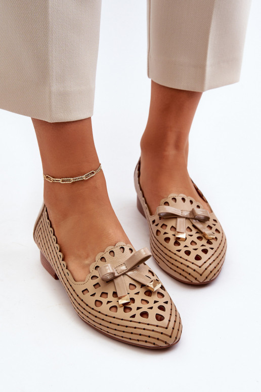 Durchbrochene Ballerinas mit Bändern beige Instabil