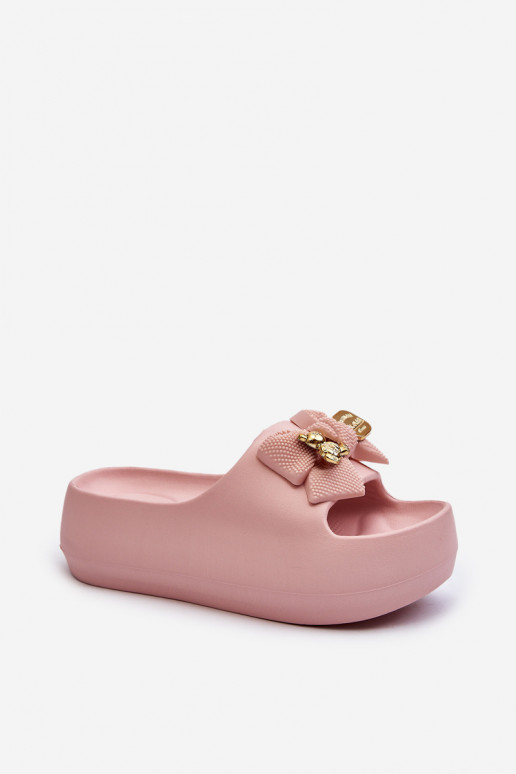 Leichte Hausschuhe für Damen mit Bändern in Rosa von Salessa Leichte Hausschuhe für Damen mit Bändern in Rosa von Salessa