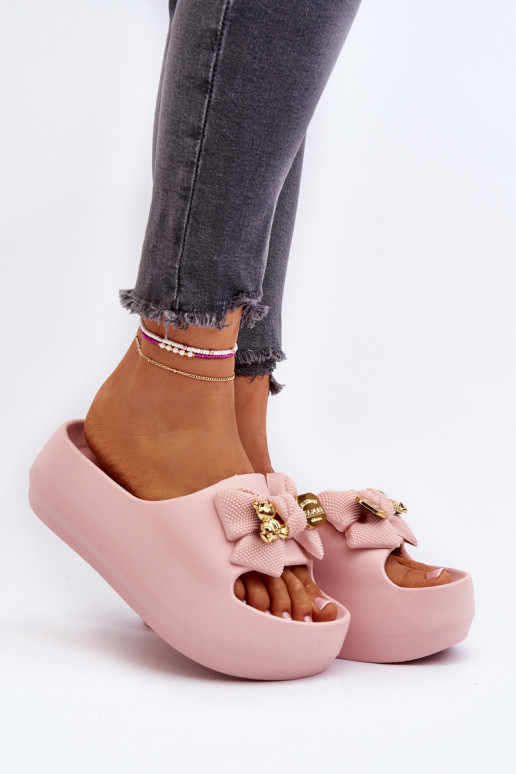 Leichte Hausschuhe für Damen mit Bändern in Rosa von Salessa