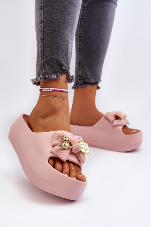 Leichte Hausschuhe für Damen mit Bändern in Rosa von Salessa