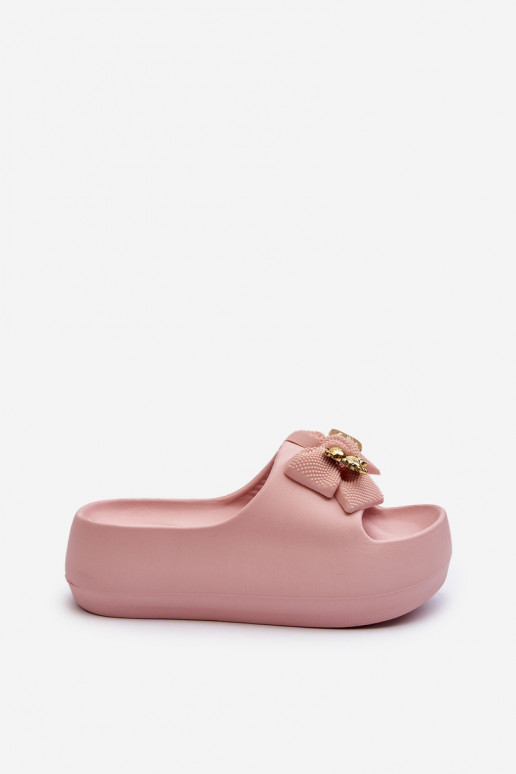 Leichte Hausschuhe für Damen mit Bändern in Rosa von Salessa Leichte Hausschuhe für Damen mit Bändern in Rosa von Salessa