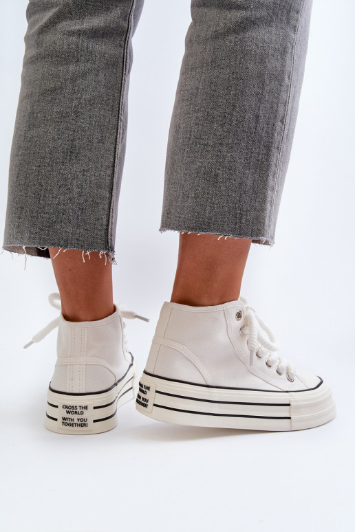 Freizeitschuhe mit Plateau in der Farbe Weiß von Aineri Freizeitschuhe mit Plateau in der Farbe Weiß von Aineri