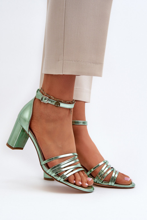 Sandaletten mit Riemchen und Absatz aus grünem Enitia