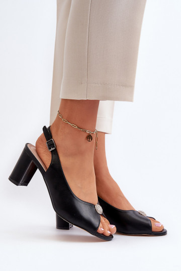 Elegante Sandalen mit Absatz und Ornamenten in der Farbe Schwarz von Trasea 2