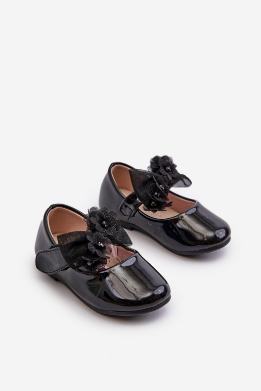 mit Lackeffekt-Ballerinas Kinder mit Klebeverschlüssen mit Bändern in Schwarz von Olessa