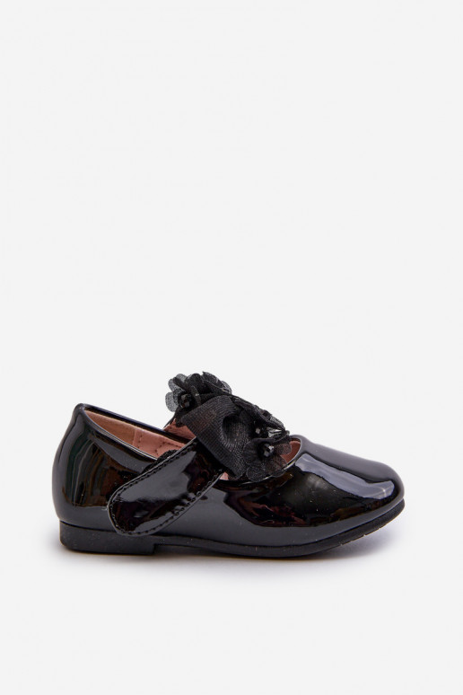 mit Lackeffekt-Ballerinas Kinder mit Klebeverschlüssen mit Bändern in Schwarz von Olessa