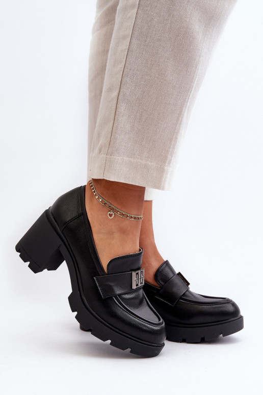 Schuhe mit breitem Absatz und Ornamenten in der Farbe Schwarz von Ranunca